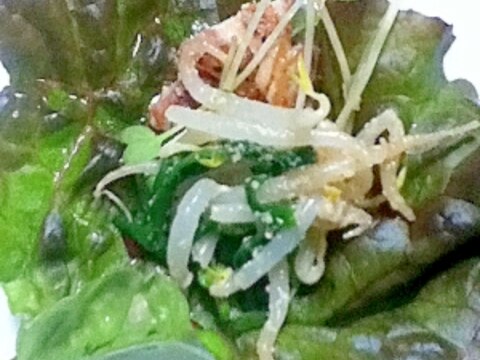 鳥皮と野菜のサンチュ包みサラダ